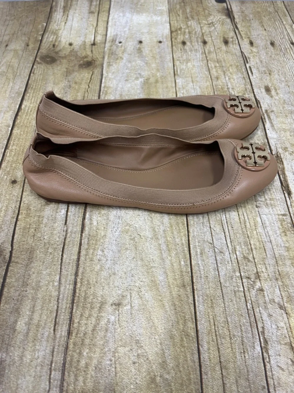 Tory Burch Women's Nude Leather Ballet Flats with Gold Emblem size 6.5